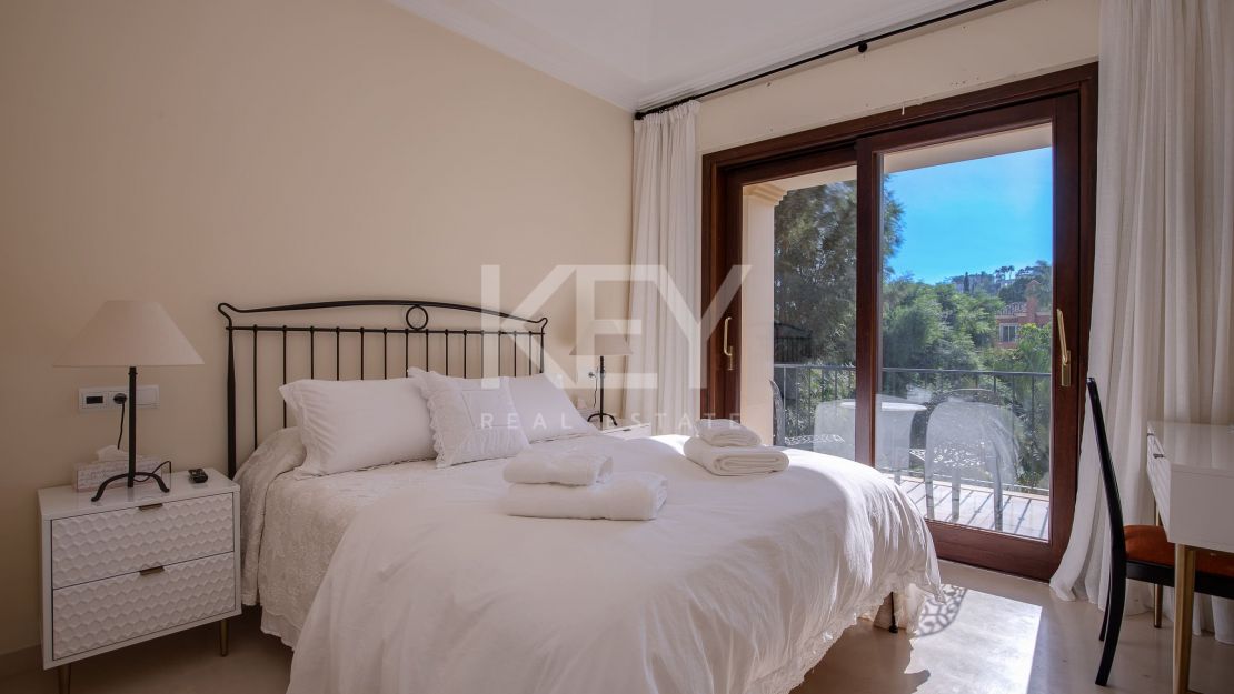Fantastic villa for sale in close proximity to the renowned golf courses in Los Arqueros, Benahavis