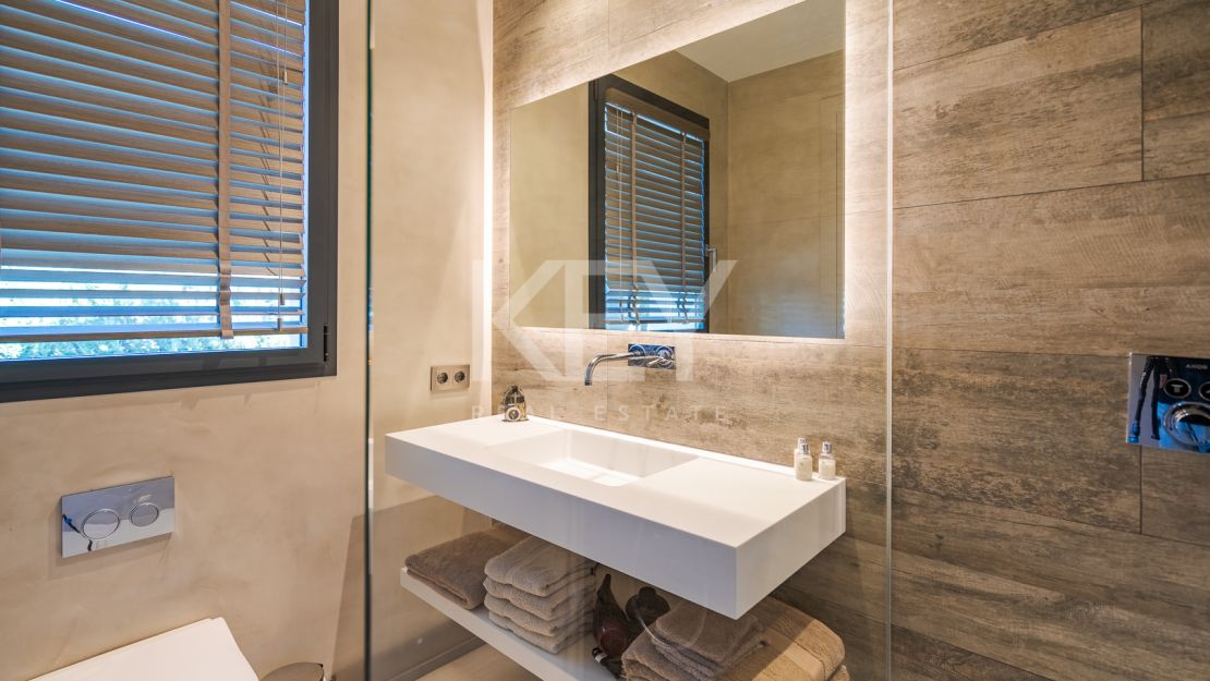 Contemporary Villa in the heart of Puerto Banus