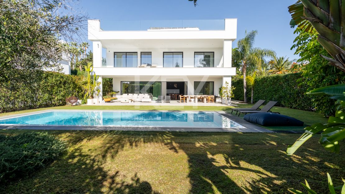 Contemporary Villa in the heart of Puerto Banus