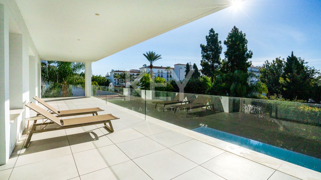 Contemporary Villa in the heart of Puerto Banus