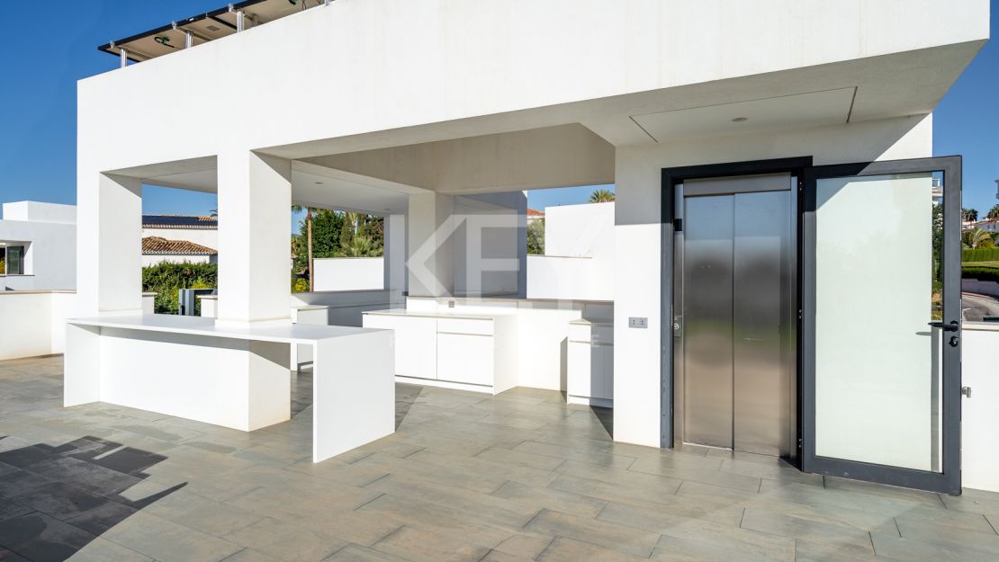 Contemporary Villa in the heart of Puerto Banus