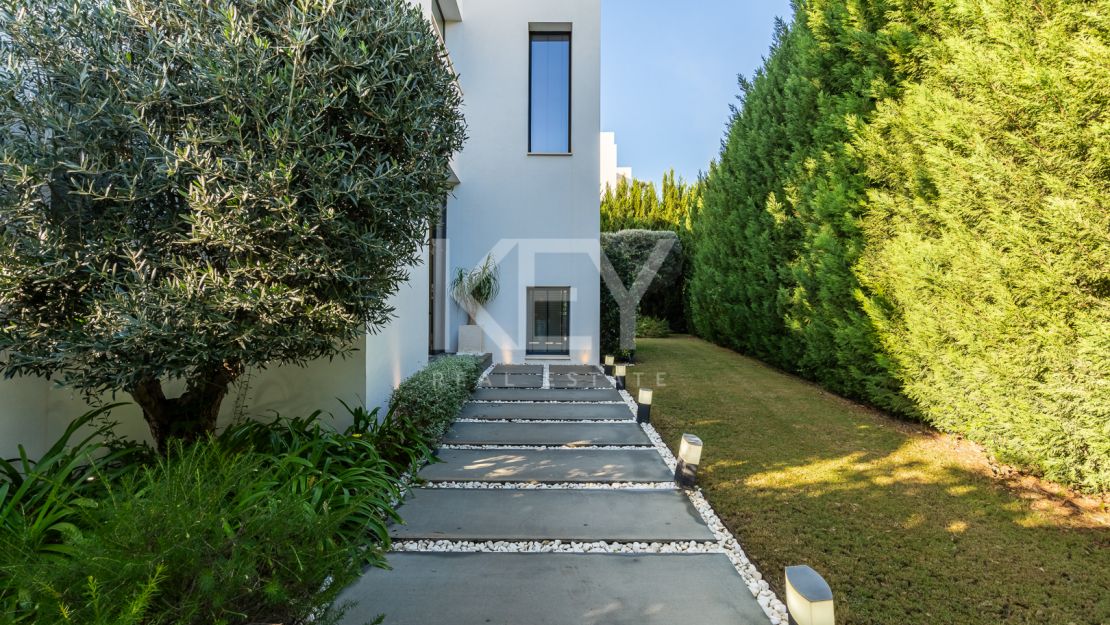 Contemporary Villa in the heart of Puerto Banus