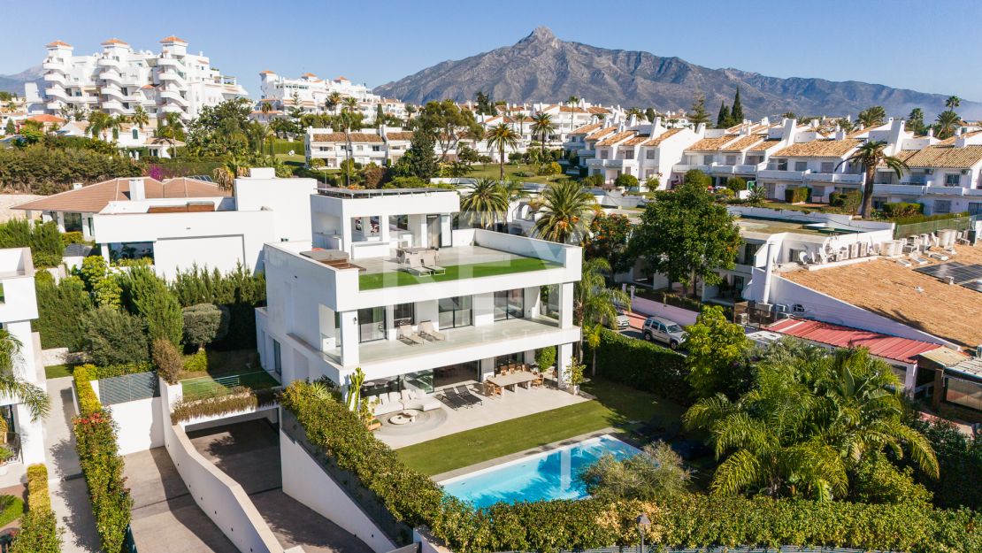 Contemporary Villa in the heart of Puerto Banus