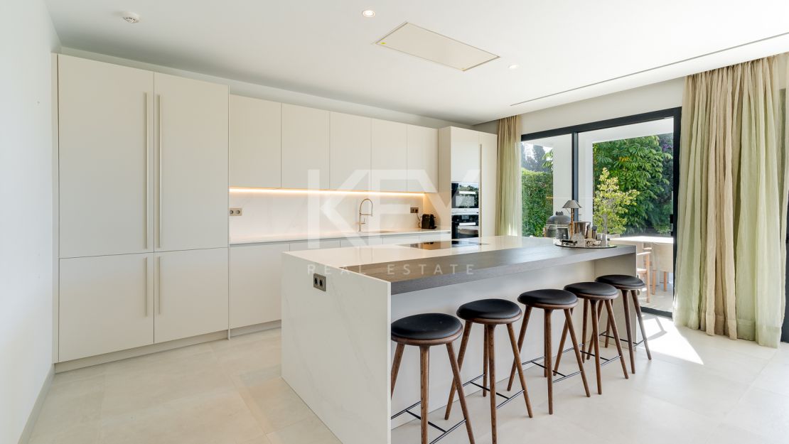 Contemporary Villa in the heart of Puerto Banus