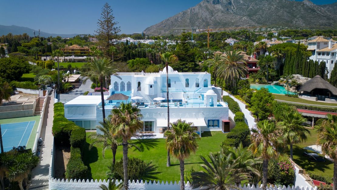 Villa de lujo junto a la playa en el prestigioso Marbella Club