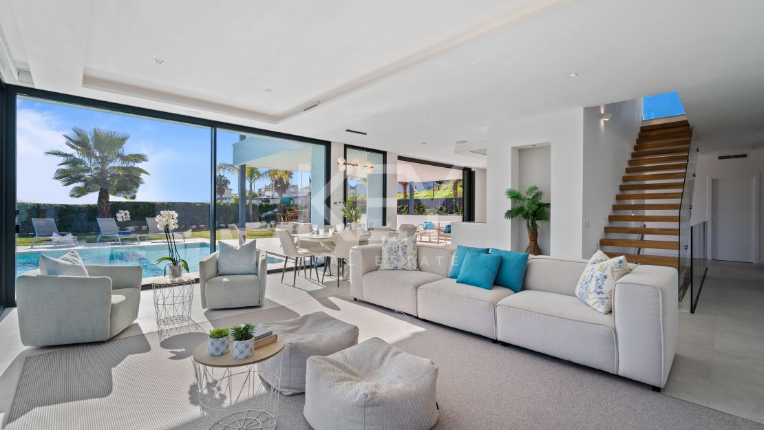 Villa Eva for rent with panoramic views of the golf course in El Campanario, Estepona