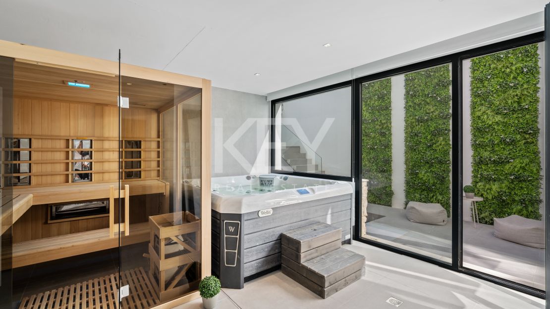 Villa Eva for rent with panoramic views of the golf course in El Campanario, Estepona