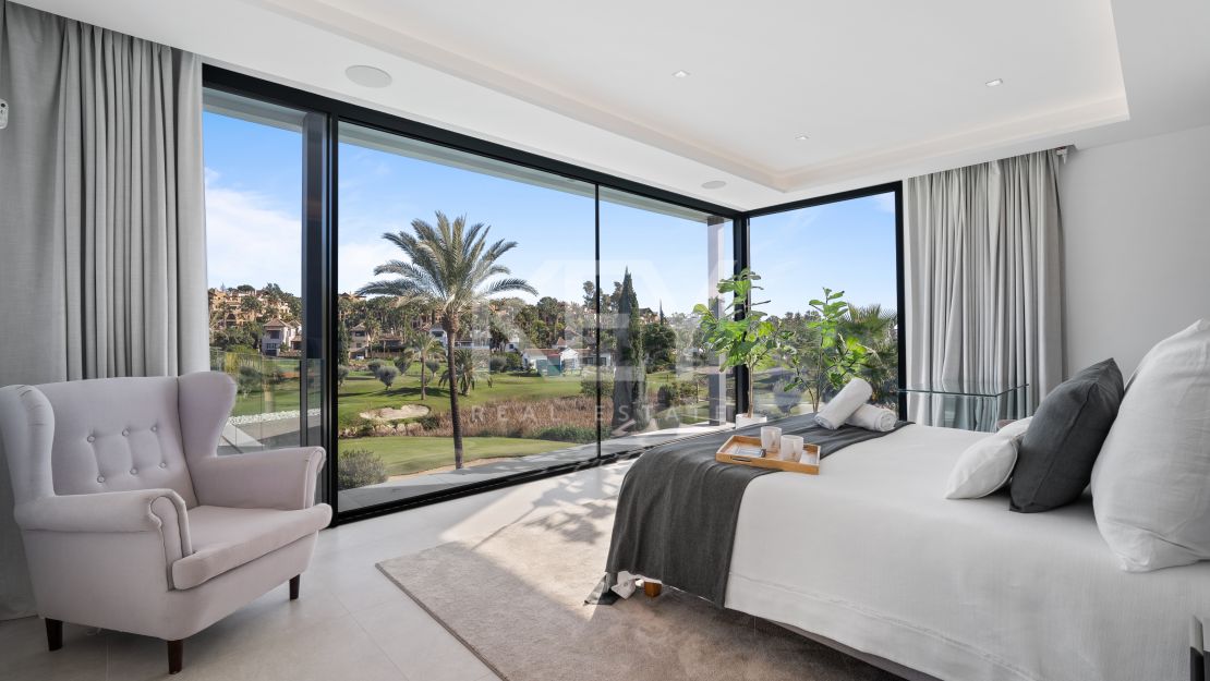 Villa Eva for rent with panoramic views of the golf course in El Campanario, Estepona