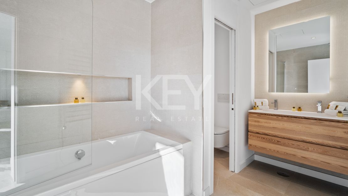 Villa Eva for rent with panoramic views of the golf course in El Campanario, Estepona