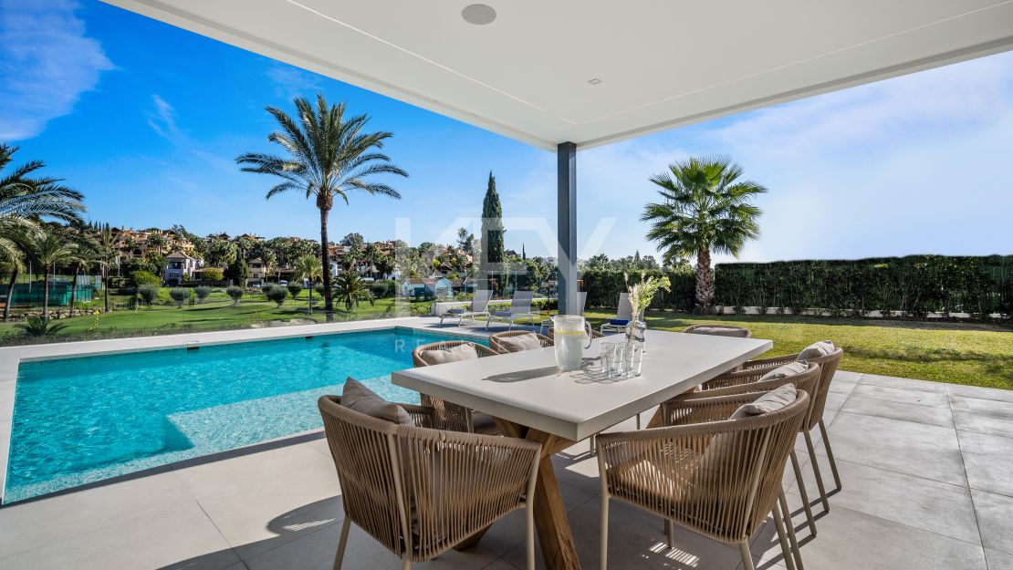 Villa Eva for rent with panoramic views of the golf course in El Campanario, Estepona