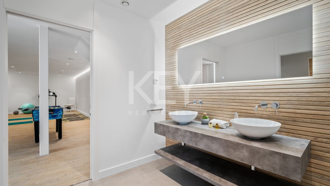 Villa Eva for rent with panoramic views of the golf course in El Campanario, Estepona