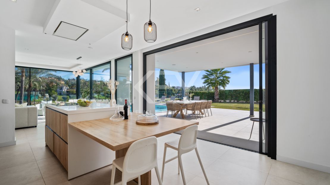 Villa Eva for rent with panoramic views of the golf course in El Campanario, Estepona