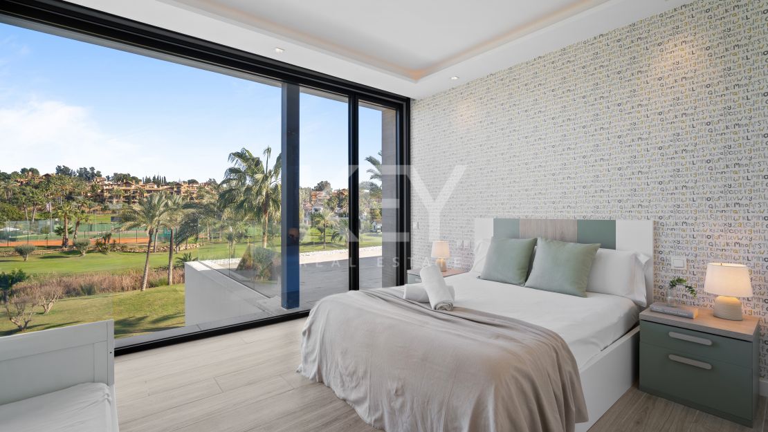 Villa Eva for rent with panoramic views of the golf course in El Campanario, Estepona