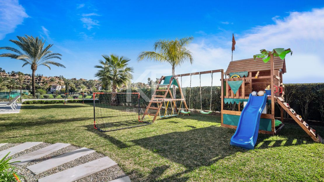 Villa Eva for rent with panoramic views of the golf course in El Campanario, Estepona