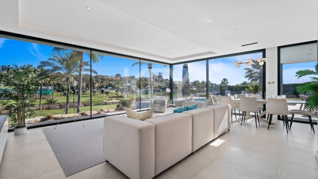 Villa Eva for rent with panoramic views of the golf course in El Campanario, Estepona