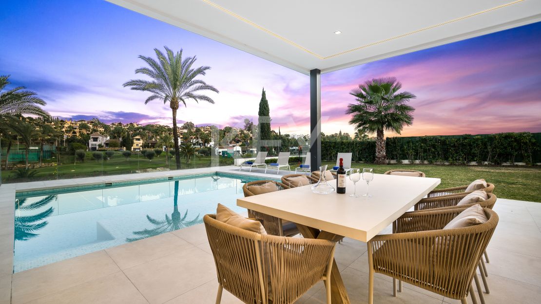 Villa Eva for rent with panoramic views of the golf course in El Campanario, Estepona