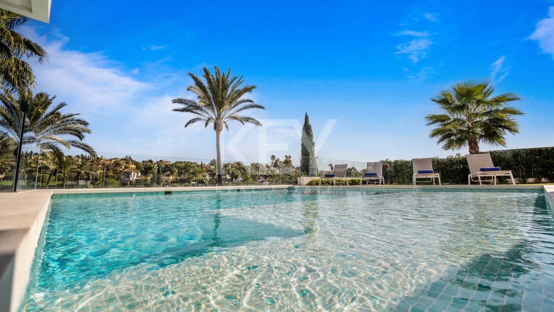 Villa Eva for rent with panoramic views of the golf course in El Campanario, Estepona