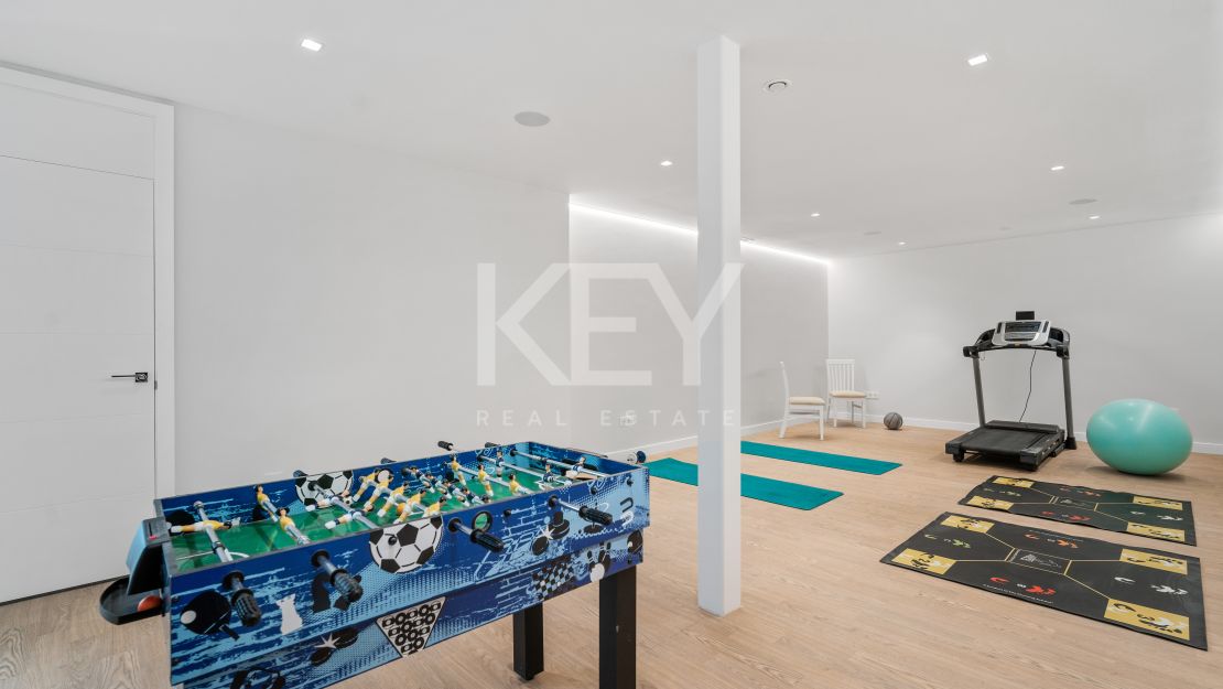 Villa Eva for rent with panoramic views of the golf course in El Campanario, Estepona