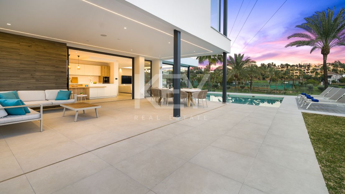 Villa Eva for rent with panoramic views of the golf course in El Campanario, Estepona