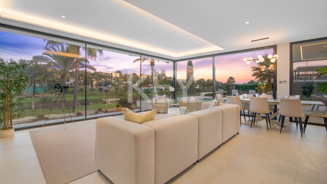 Villa Eva for rent with panoramic views of the golf course in El Campanario, Estepona