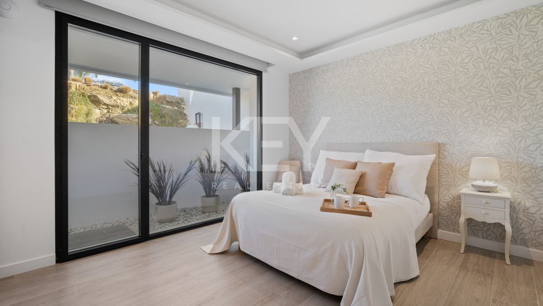 Villa Eva for rent with panoramic views of the golf course in El Campanario, Estepona