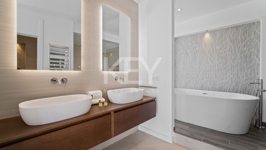 Villa Eva for rent with panoramic views of the golf course in El Campanario, Estepona