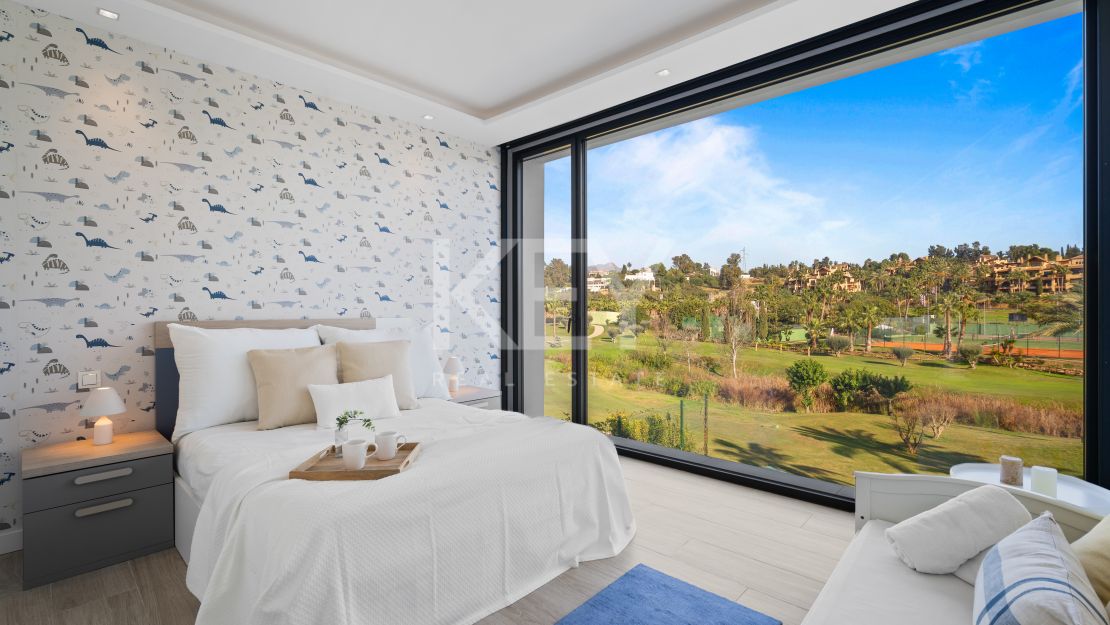 Villa Eva for rent with panoramic views of the golf course in El Campanario, Estepona