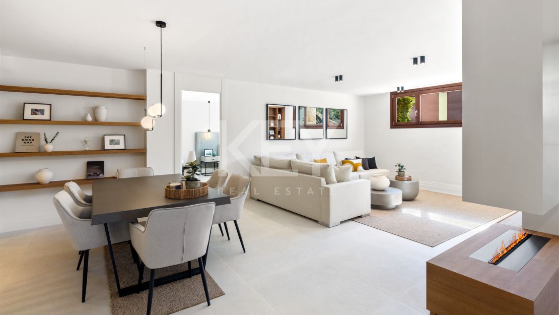 Recientemente renovada, moderna casa adosada en venta en la Milla de Oro, Marbella.