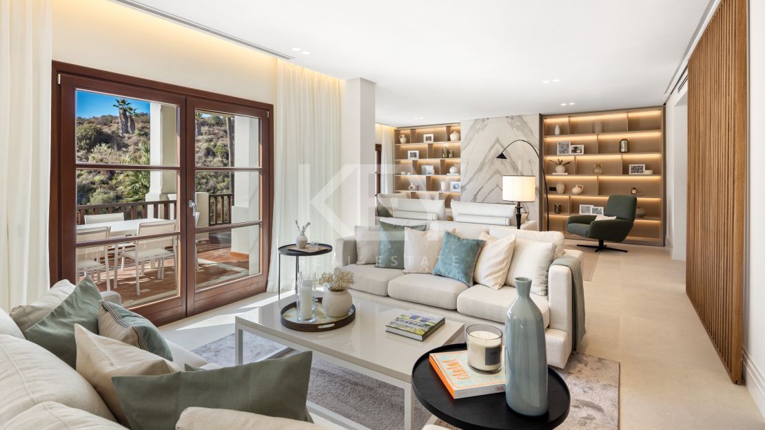 Recientemente renovada, moderna casa adosada en venta en la Milla de Oro, Marbella.