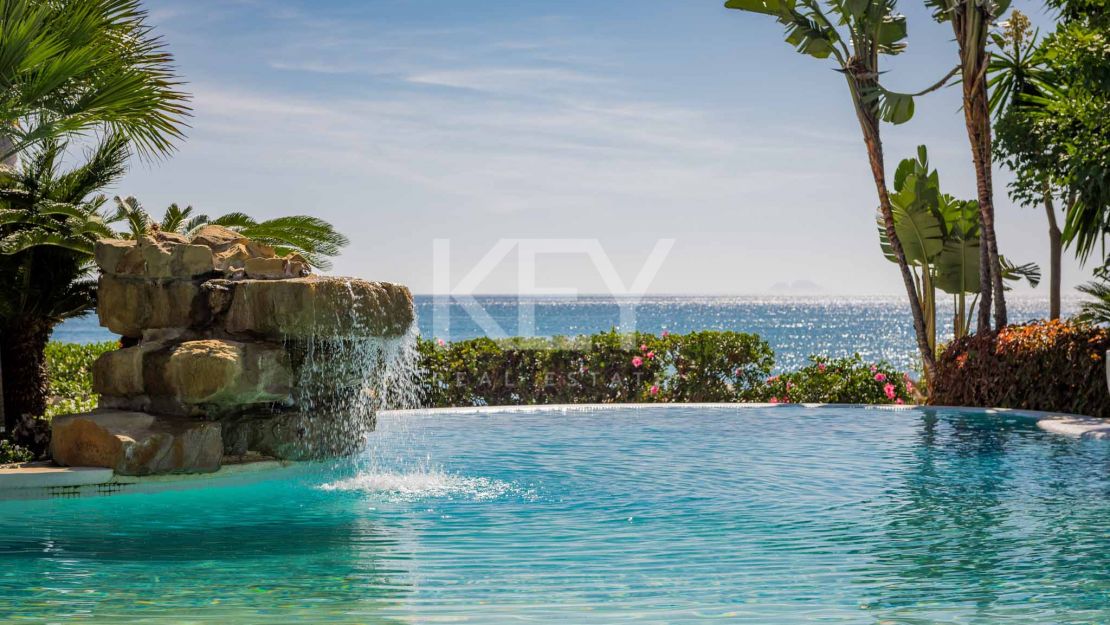 Perfect beachside villa for rent in Los Monteros, Marbella