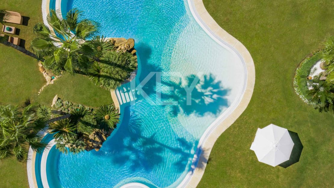 Perfect beachside villa for rent in Los Monteros, Marbella