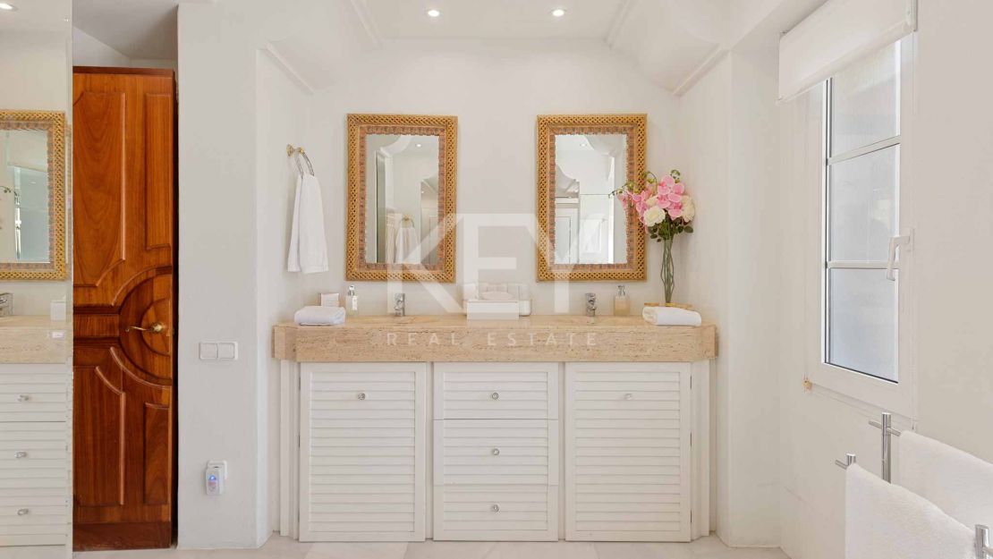Perfect beachside villa for rent in Los Monteros, Marbella