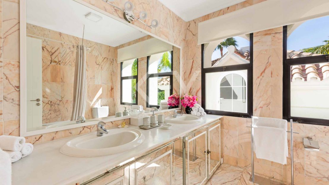 Perfect beachside villa for rent in Los Monteros, Marbella