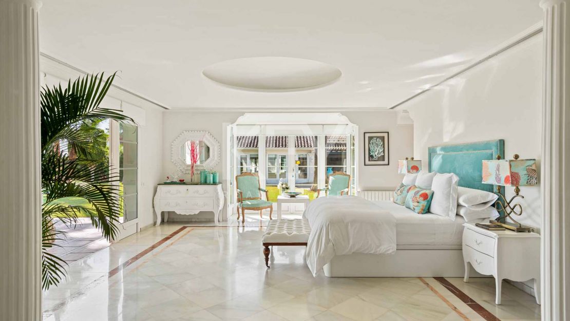 Perfect beachside villa for rent in Los Monteros, Marbella