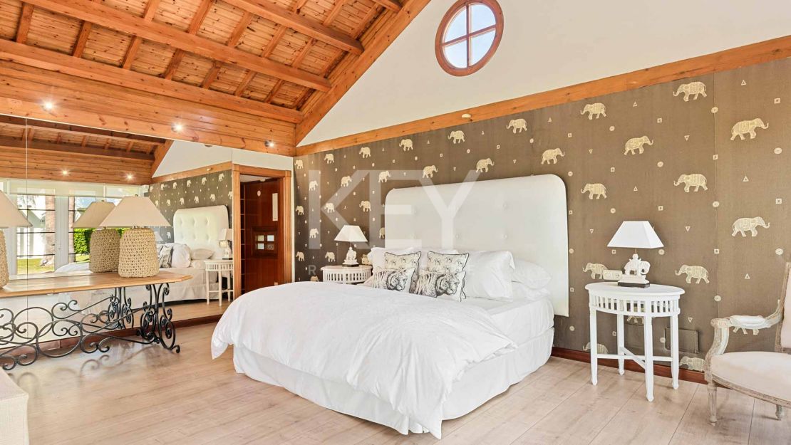 Perfect beachside villa for rent in Los Monteros, Marbella