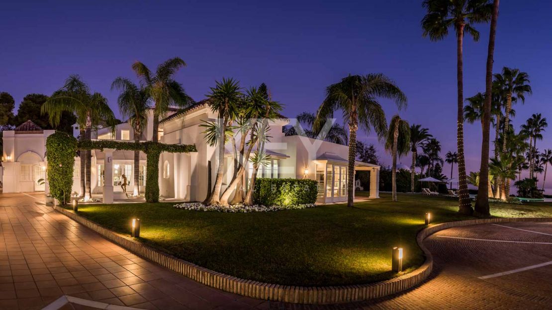 Perfect beachside villa for rent in Los Monteros, Marbella