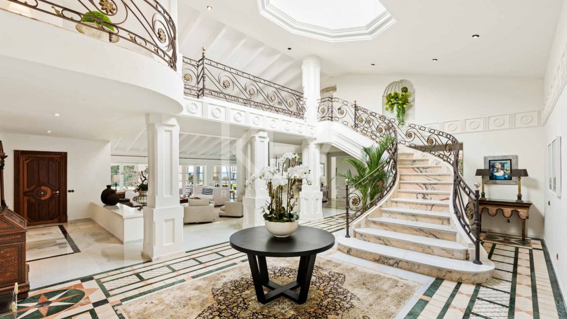 Perfect beachside villa for rent in Los Monteros, Marbella