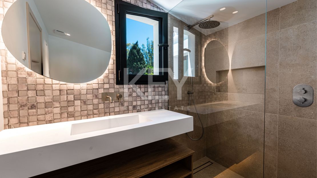 Newly renovated villa for sale in Benahavis
