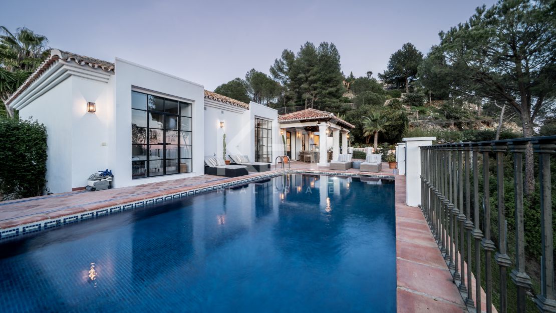 Magnificent villa for sale in a gated community in El Madroñal, Benahavis
