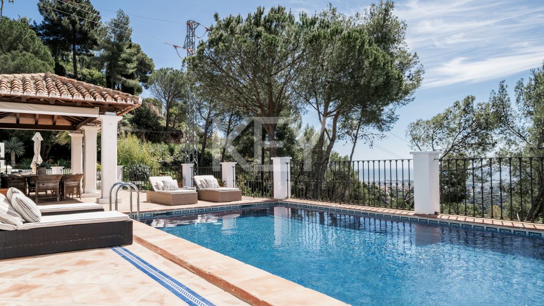 Magnificent villa for sale in a gated community in El Madroñal, Benahavis