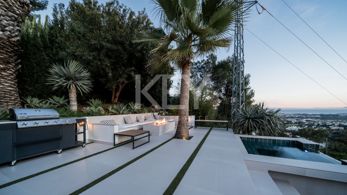 Magnificent villa for sale in a gated community in El Madroñal, Benahavis