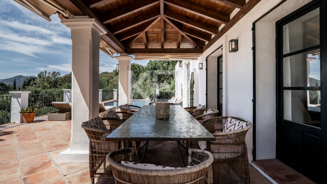 Magnificent villa for sale in a gated community in El Madroñal, Benahavis