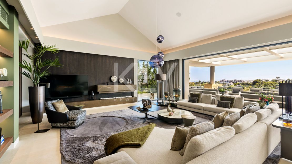 Elegant and stylish villa for sale inside the golf resort in Los Flamingos, Benahavis