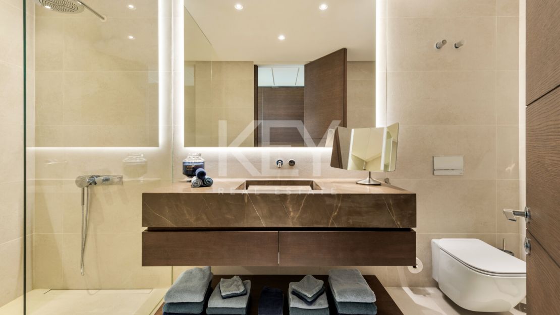 Elegant and stylish villa for sale inside the golf resort in Los Flamingos, Benahavis