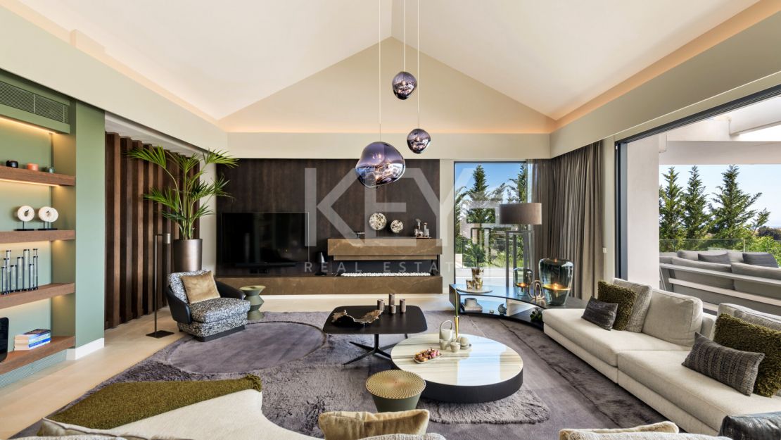 Elegant and stylish villa for sale inside the golf resort in Los Flamingos, Benahavis