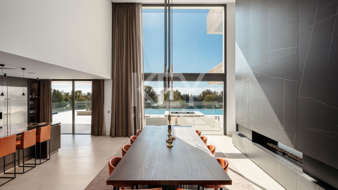 Exceptional villa for sale in a gated community in La Alqueria, Benahavis