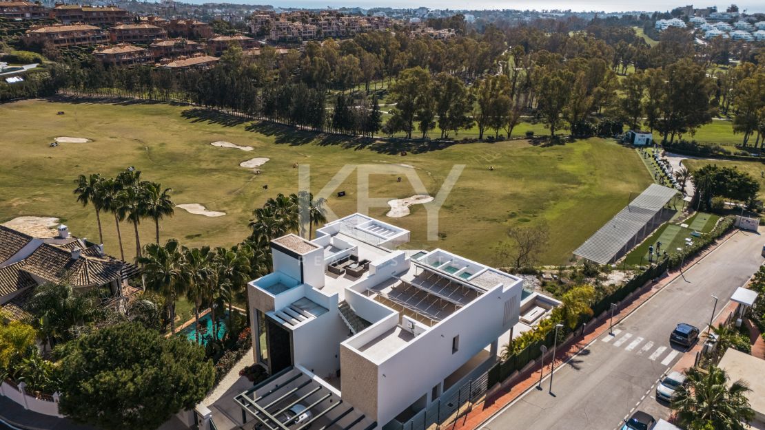 Exceptional villa for sale in a gated community in La Alqueria, Benahavis