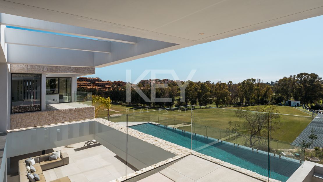 Exceptional villa for sale in a gated community in La Alqueria, Benahavis