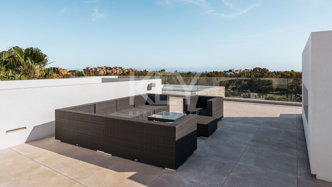 Exceptional villa for sale in a gated community in La Alqueria, Benahavis