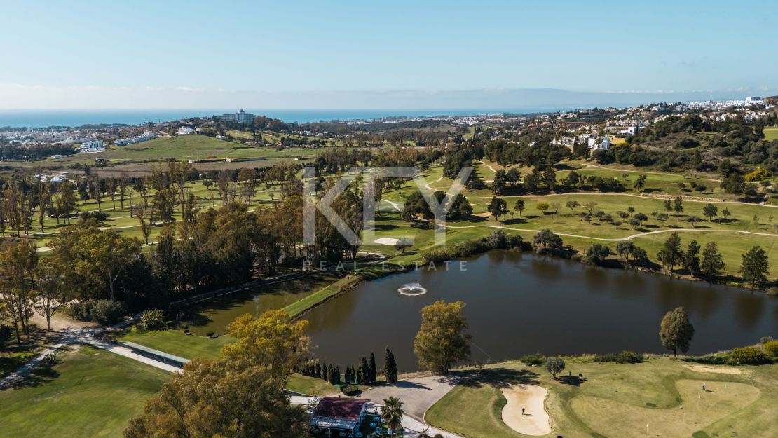 Exceptional villa for sale in a gated community in La Alqueria, Benahavis